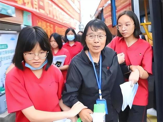 新门内部资料最快更新和张桂梅将第15次送考与张桂梅连续11年送考从未缺席