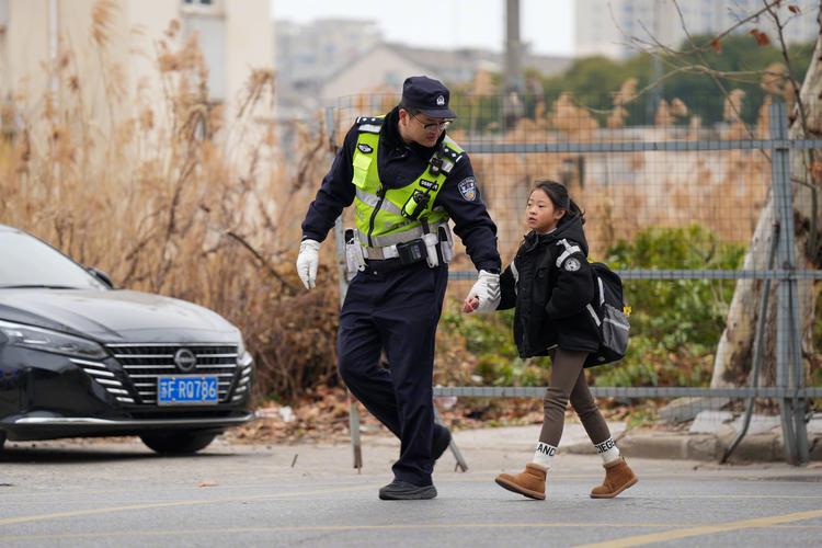 新门内部资料免费提供和网警护航2025高考	与警方护航高考
