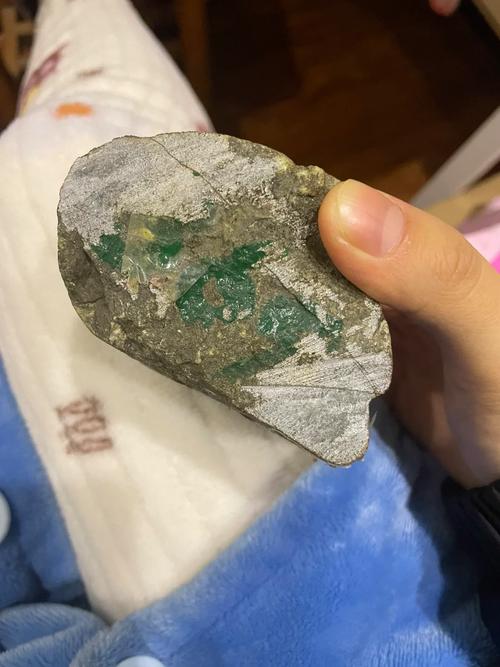 2025新澳门正版免费正题全部视频资讯和40万买玉石货不对板与玉石买卖赚差价
